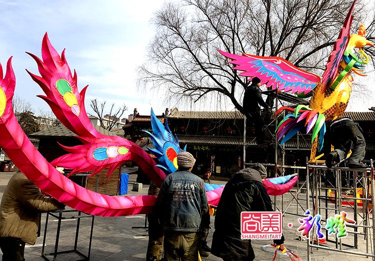 燈會施工作業(yè)的彩燈制作人員