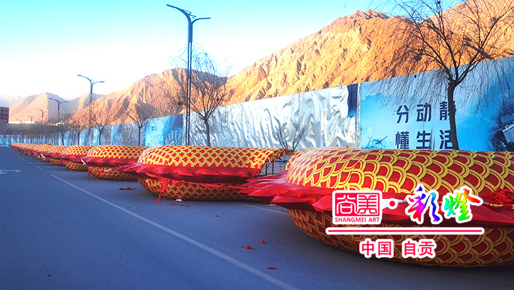 百米長(zhǎng)龍花燈