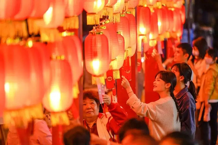 中國人為何喜歡掛燈籠？掛燈籠有何象征意義？